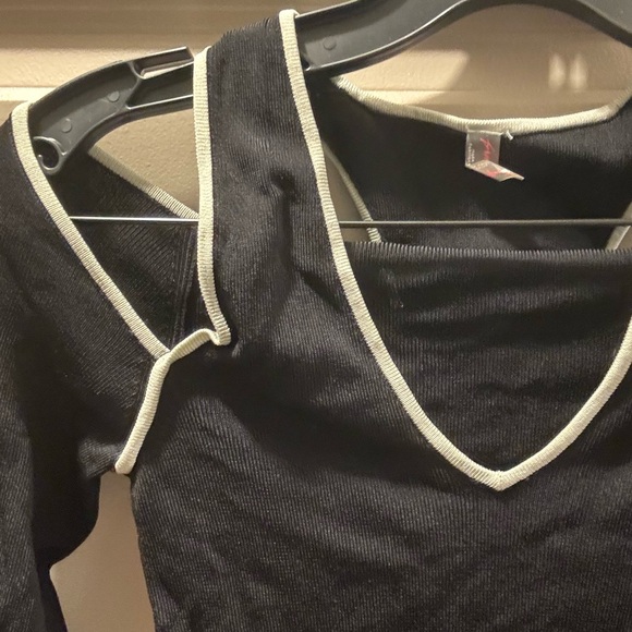 Free people movement cutout long sleeve. Stretchy material, size S. Black/white - Picture 3 of 9